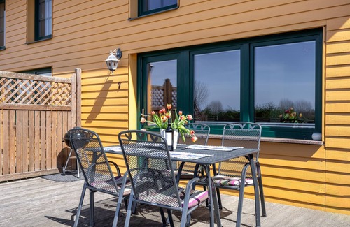 Kuehlungsborn Apartment | No. 7 Apartment barn/sea view - Ferienhof am Leuchtturm with sea view OFC 04
