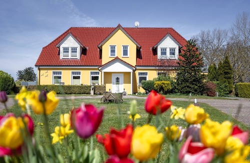 Kuehlungsborn Apartment | No. 7 Apartment barn/sea view - Ferienhof am Leuchtturm with sea view OFC 04