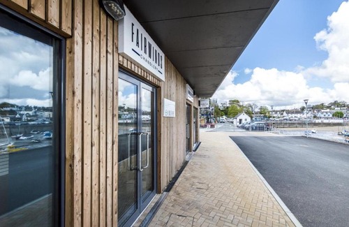 Saundersfoot Hotel | No 7 Ocean Cabins - Saundersfoot Harbour - Saundersfoot