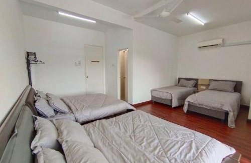 Pasir Penambang House | No 70 Sunlight Homestay 4R3B - 24 Pax, Karaoke