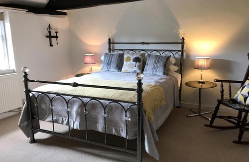 Odiham Apartment | No 91 The Loft Odiham - Self Catering apartment Min 2 Night stay