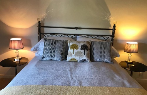 Odiham Apartment | No 91 The Loft Odiham - Self Catering apartment Min 2 Night stay
