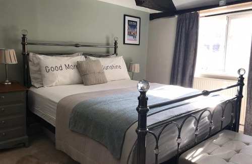 Odiham Apartment | No 91 The Loft Odiham - Self Catering apartment Min 2 Night stay