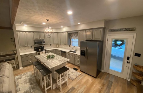 Dadeville House | "No Agenda Lake Martin" Beautifully remodeled 5 Bedroom Home on a No Wake Cove