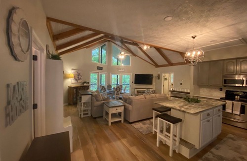 Dadeville House | "No Agenda Lake Martin" Beautifully remodeled 5 Bedroom Home on a No Wake Cove