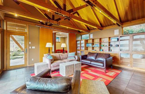 Anacortes House | No-Bank Waterfront Stunner – Driftwood Compound on Fidalgo Island
