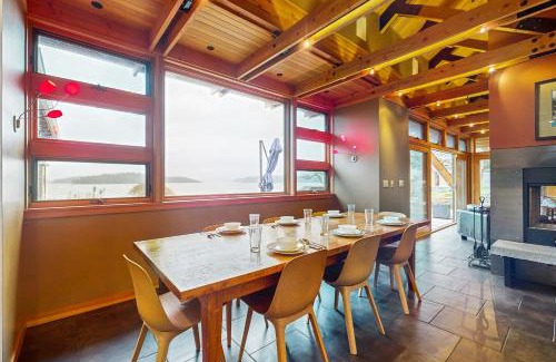 Anacortes House | No-Bank Waterfront Stunner – Driftwood Compound on Fidalgo Island