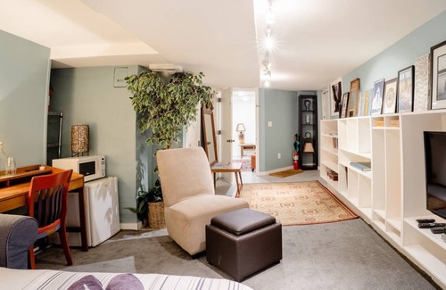 North Beacon Hill House | No Car Needed! Cozy Beacon Hill Apt by Light Rail, Stadiums, Downtown