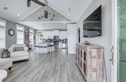 Crystal Beach House | No Cleaning Fee! Walk Beach, Grill + Tiki Bar!