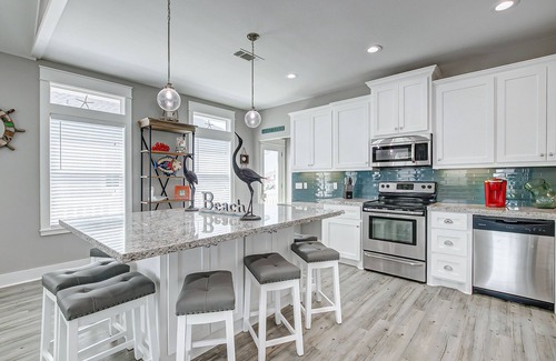 Crystal Beach House | No Cleaning Fee! Walk Beach, Grill + Tiki Bar!