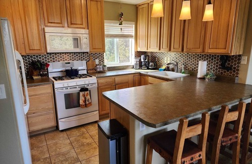 Cripple Creek House | No Cleaning Fees, Spacious & Secluded Mountain Home, Pikes Peak Views, Hot Tub!
