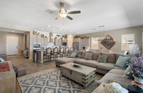 Goodyear House | No Fee Heated pool, Spa & gorgeous House🌴☀️