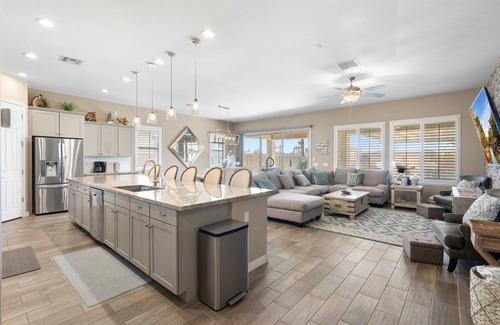 Goodyear House | No Fee Heated pool, Spa & gorgeous House🌴☀️