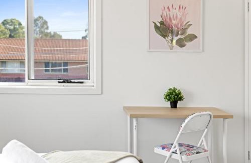 Panania House | No Frill Ensuite Double Room in Panania - Near Stations