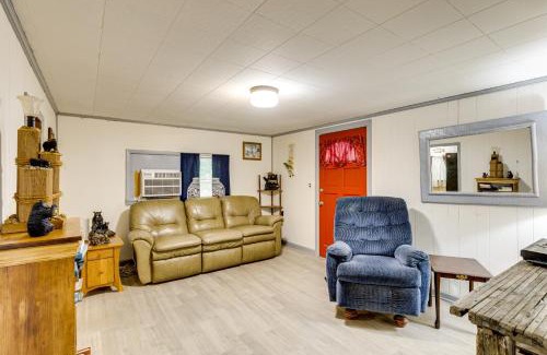 Langston House | No Pet Fee! Family Cabin 2 Mi to Lake Guntersville