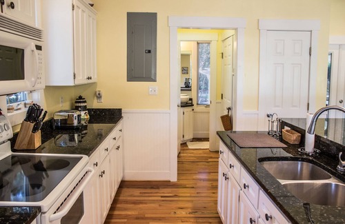 Bald Head Island House | No Probllama-a NEWLY-REMODELED, dog friendly 4BR/3.5BA on the golf course!