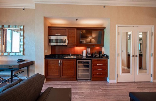 Las Vegas Condo | No Resort Fee Strip View Balcony+Free Valet+ Pool