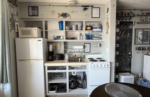 Bridgeport Heights Apartment | No Shoes? No Shirt? No Problem! Queen studio steps away from Daytona Beach!