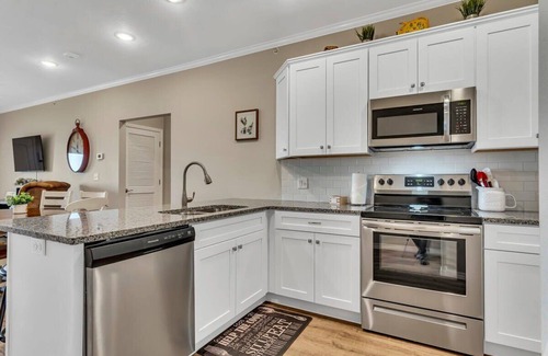Branson Condo | No Stairs! Fabulous View! Great Location!