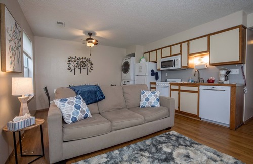 Table Rock Condo | No-Stairs Golf-View Condo | Central to Lakes+Strip