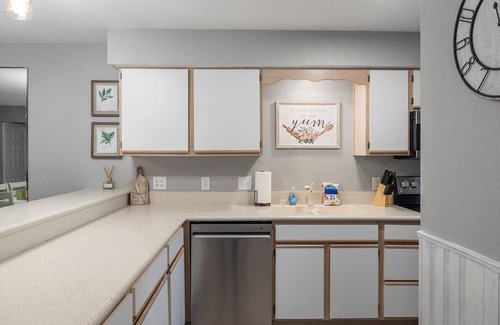 Table Rock Condo | No Stairs, Pointe Royale, Indoor Pool