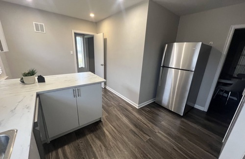 Newtonbrook House | No stairs /Renovated 3-Bedroom free Wifi, Parking close to Finch station
