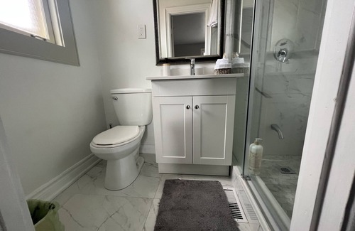 Newtonbrook House | No stairs /Renovated 3-Bedroom free Wifi, Parking close to Finch station