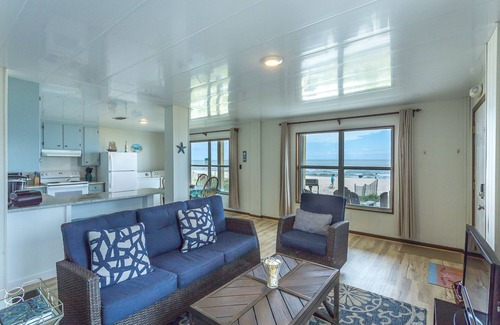 St. George Island Apartment | NO STAIRS TO CLIMB! Beachfront. 1 bed/1bath.