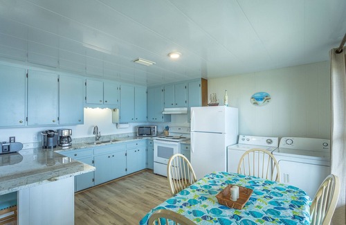 St. George Island Apartment | NO STAIRS TO CLIMB! Beachfront. 1 bed/1bath.