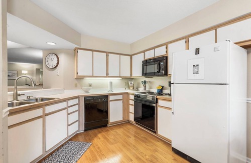 Table Rock Condo | NO STEP ACCESS Spacious Condo in Gated Pointe Royale Golf Village NEW LISTING!