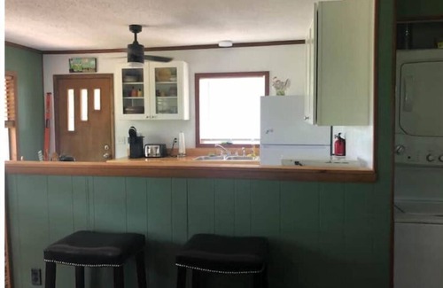 Robbinsville Cabin | No steps and dogs welcomed!