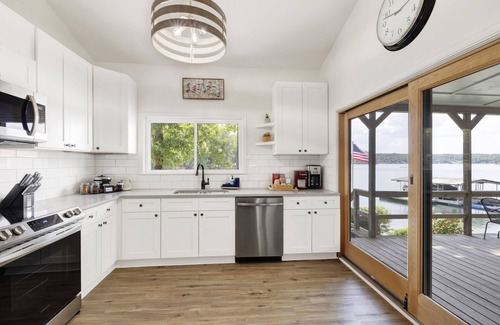 Jasper House | No steps, Game Room, Canoe & Kayaks, Dock, All Paved Roads! 10 min to 2 marinas!