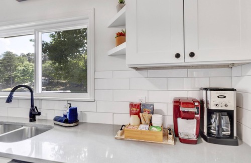 Jasper House | No steps, Game Room, Canoe & Kayaks, Dock, All Paved Roads! 10 min to 2 marinas!