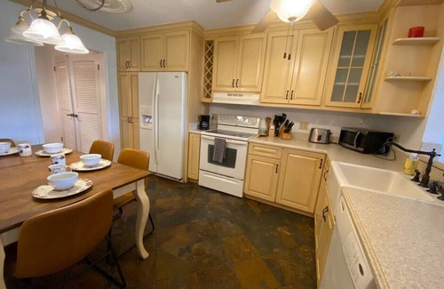 Nazareth Apartment | No Steps To The Beach & Views Of The Pool & Ocean