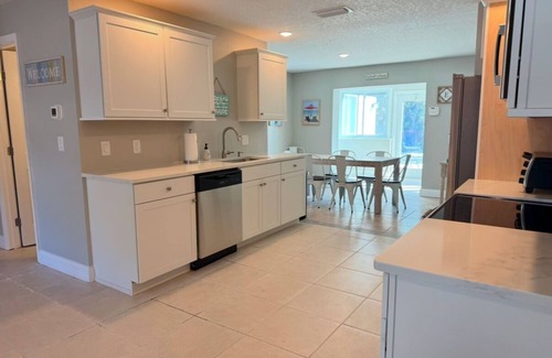 Indian Rocks Beach House | No storm damage/Heated Pool/Arcade/shuffleboard