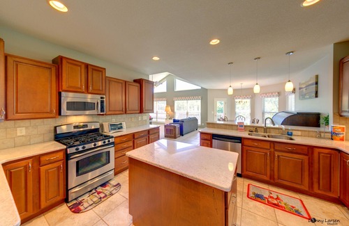 Rocky Mount House | NO WAKE COVE! 7bed/5baths, Gameroom, Bar, Dining seats 22! Sleeps 22!