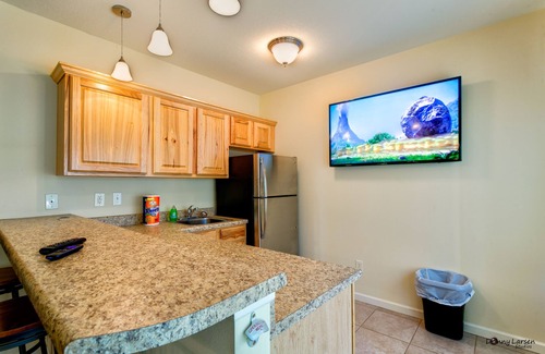 Rocky Mount House | NO WAKE COVE! 7bed/5baths, Gameroom, Bar, Dining seats 22! Sleeps 22!