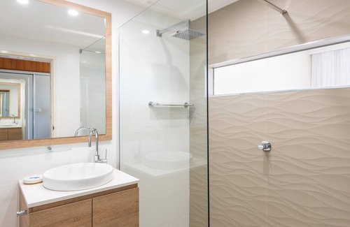 Newcastle East Hotel | NOAH'S On The Beach