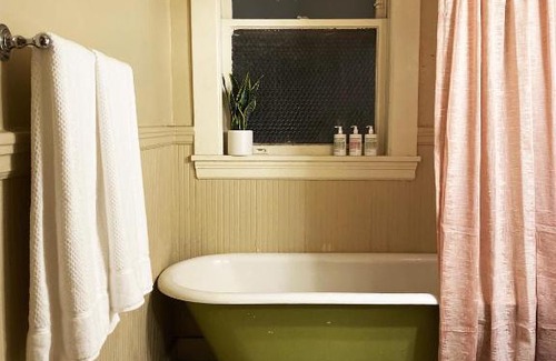 Downtown San Francisco Hotel | Nob Hill Guest House by Found