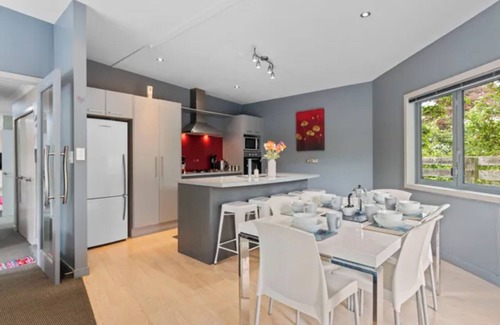 Taupo House | Noble Retreat – Taupō Holiday House