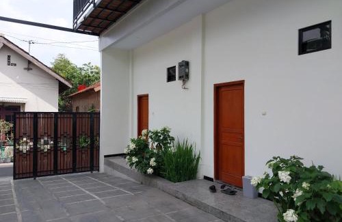 Colomadu Hotel | Nofrah House Syariah Mitra RedDoorz
