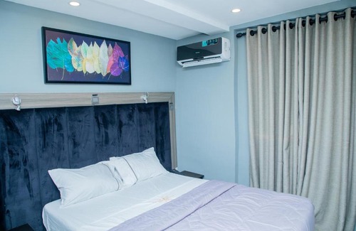 Surulere Hotel | Noir by Fortys