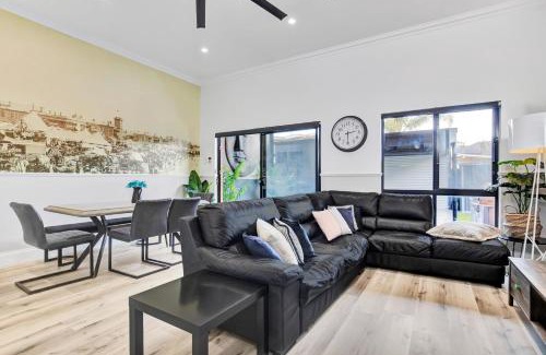 Glenelg North House | Noir Cottage Glenelg North