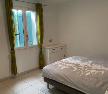 Salies-de-Bearn Apartment | NOISETTE- T2 lumineux, proche centre ville en RDC, très bien équipé avec terrasse