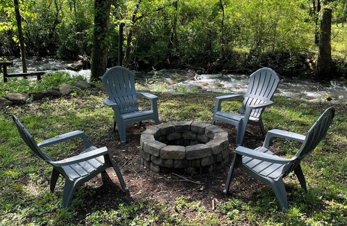 Marble House | Noisy creekfront cabin in Marble! Pet friendly! Close to the casino