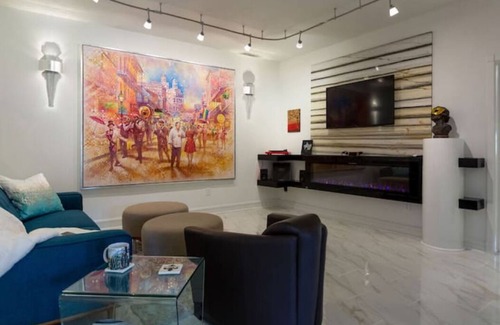 Eureka Springs Historic District House | NOLA Suite Hot Tub Downtown Original Art