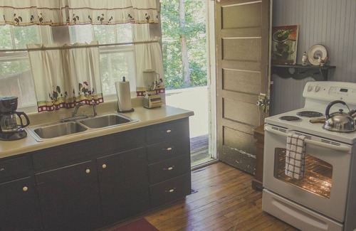 Greeneville Bed & Breakfast | Nolichuckey Bluffs Cabins