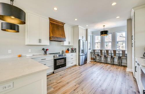 Clarkson House | Nolin Lake Family Retreat Deck, Fire Pit and Games!