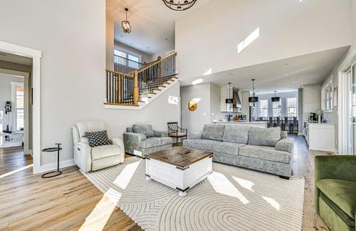 Clarkson House | Nolin Lake Family Retreat Deck, Fire Pit and Games!