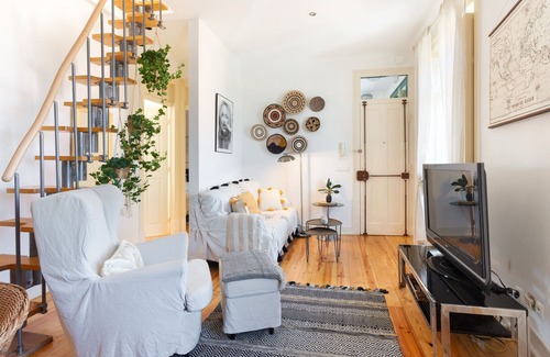 Sintra Apartment | Nomad Dreams N.4 in colorful Sintra next to train station